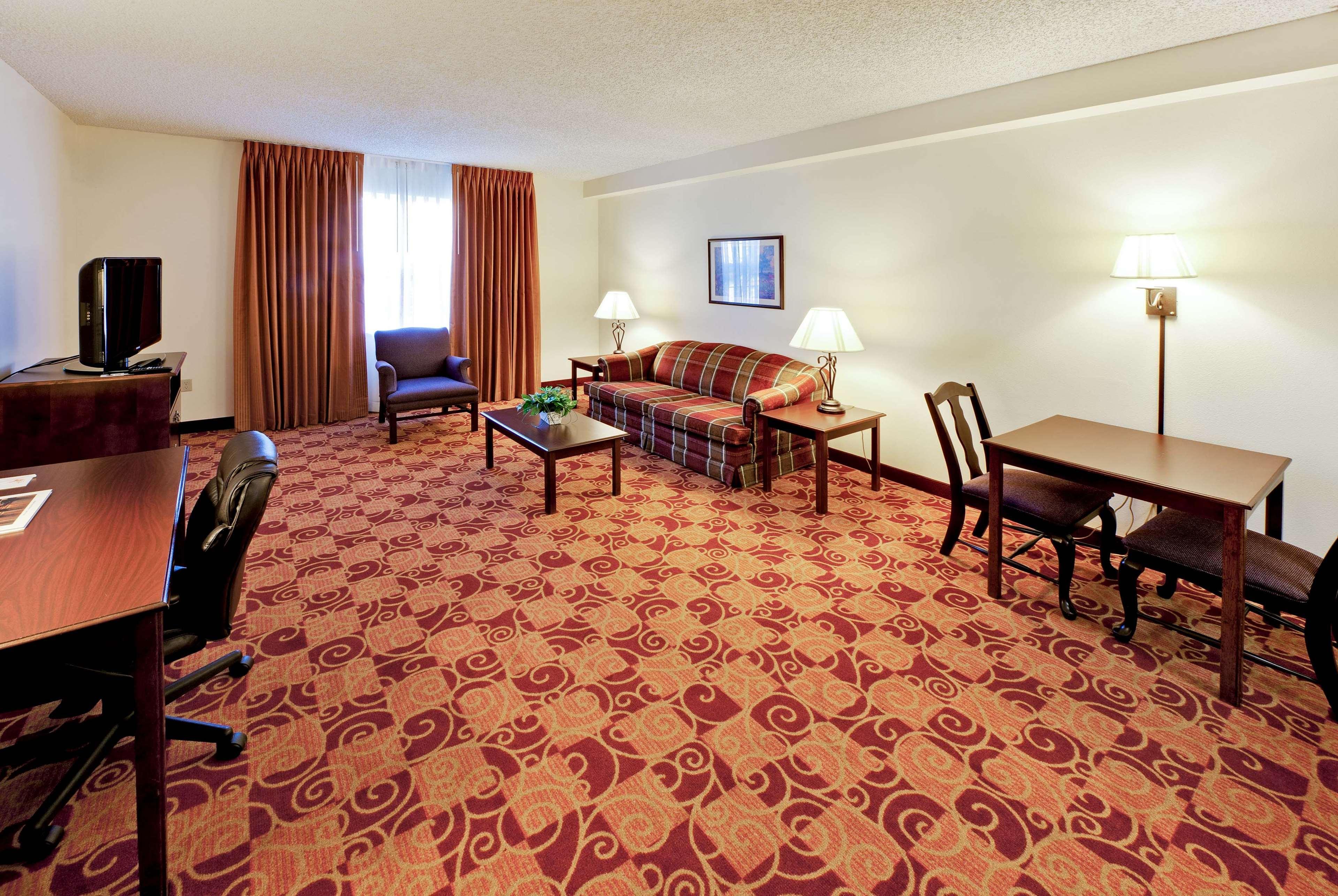 Hawthorn Suites By Wyndham Louisville East Extérieur photo